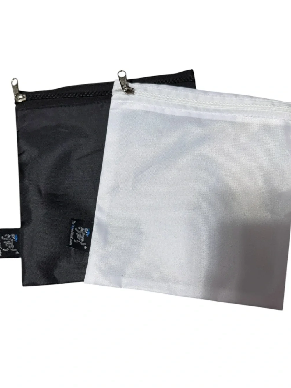 Dog/Treat Pouch/Great for Dog Training/Sling-style strap & non-slip belt/Red